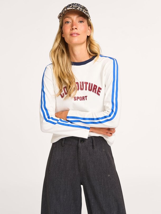 Ontdek de Edge katoenmix longsleeve met print van Co'Couture in de kleur off-white bij Orangebag. Op werkdagen voor 21:45 besteld, morgen in huis.