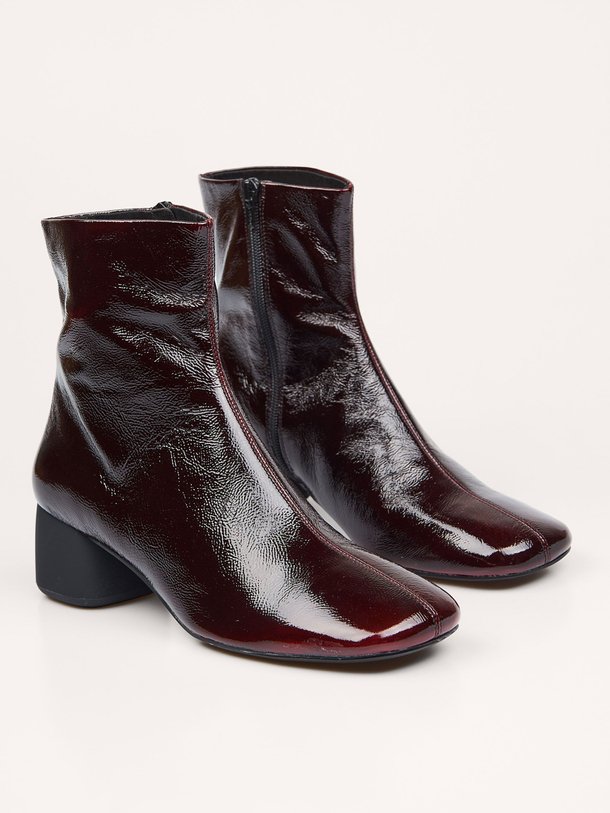 Ontdek de Livia patent lederen laarzen van Vagabond Shoemakers in de kleur bordeauxrood bij Orangebag. Op werkdagen voor 21:45 besteld, morgen in huis.