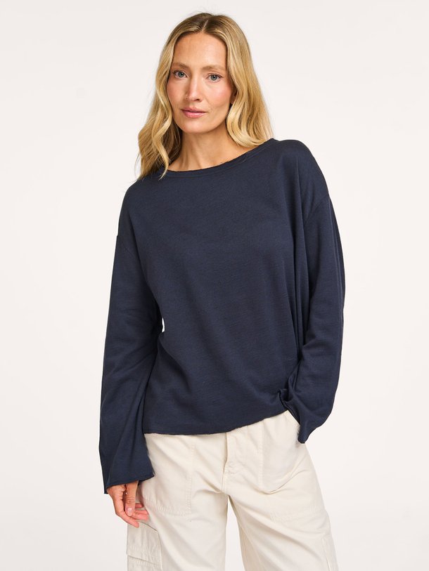 Ontdek de M909 katoen/cashmeremix longsleeve van Majestic Filatures in de kleur donkerblauw bij Orangebag. Op werkdagen voor 21:45 besteld, morgen in huis.