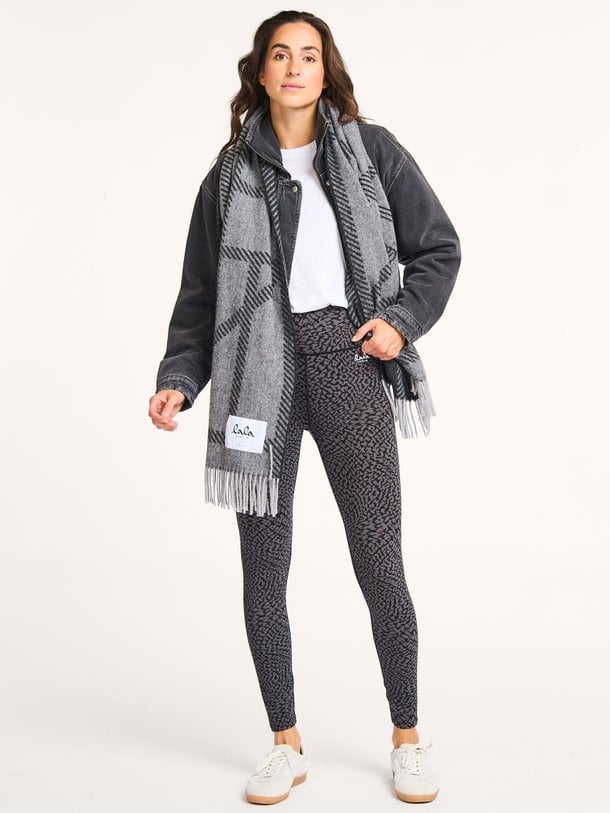 Ontdek de Lea viscosemix legging met print van Lala Berlin in de kleur antraciet bij Orangebag. Op werkdagen voor 21:45 besteld, morgen in huis.