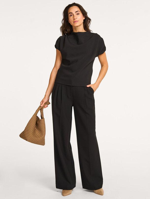 Ontdek de Pandy geweven top van Modstrom in de kleur zwart bij Orangebag. Op werkdagen voor 21:45 besteld, morgen in huis.