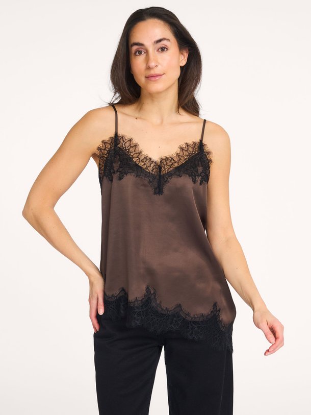 Ontdek de Lacia viscose top met kant van Second Female in de kleur donkerbruin bij Orangebag. Op werkdagen voor 21:45 besteld, morgen in huis.