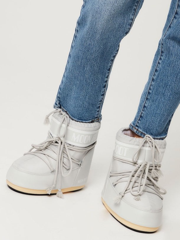 Ontdek de Lage gewatteerde nylon snowboots van Moon Boot in de kleur lichtgrijs bij Orangebag. Op werkdagen voor 21:45 besteld, morgen in huis.