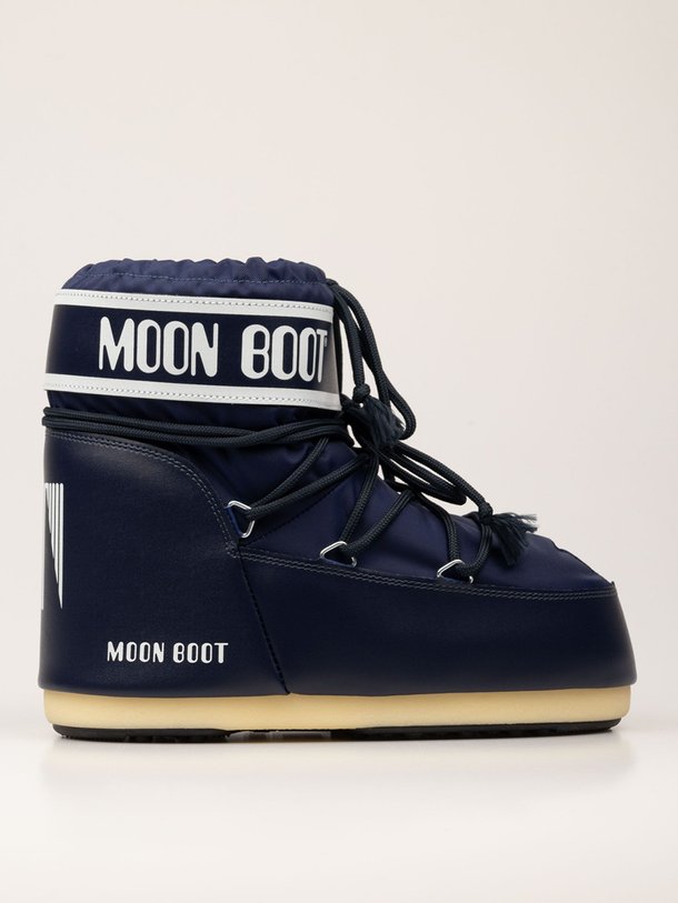 Ontdek de Lage gewatteerde nylon snowboots van Moon Boot in de kleur donkerblauw bij Orangebag. Op werkdagen voor 21:45 besteld, morgen in huis.