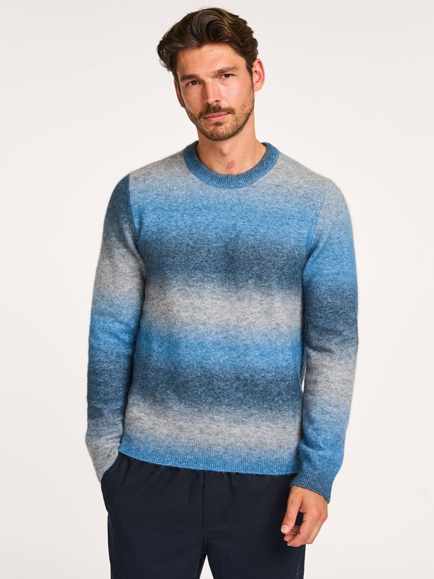 Ontdek de Aiden alpacamix trui van Samsoe Samsoe in de kleur blauw bij Orangebag. Op werkdagen voor 21:45 besteld, morgen in huis.