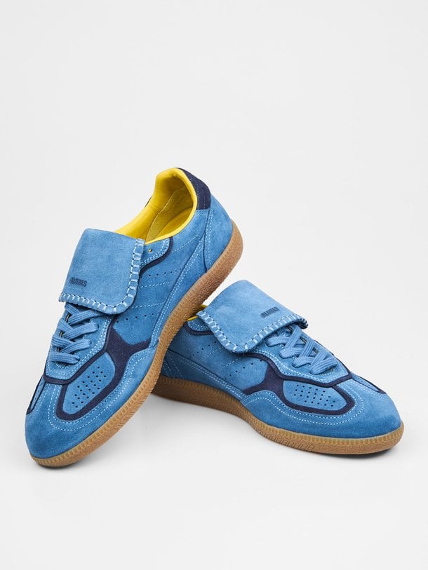 Ontdek de Tb.490 suède sneakers van Alohas in de kleur blauw bij Orangebag. Op werkdagen voor 21:45 besteld, morgen in huis.