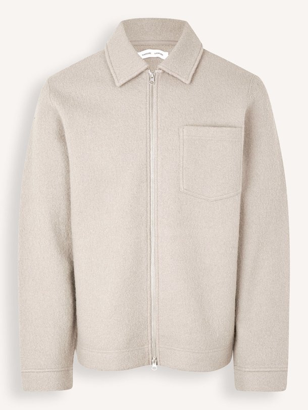 Ontdek de Hannes wollen vest van Samsoe Samsoe in de kleur beige bij Orangebag. Op werkdagen voor 21:45 besteld, morgen in huis.