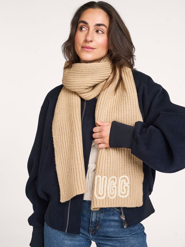 Ontdek de Chunky wolmix sjaal van Ugg in de kleur beige bij Orangebag. Op werkdagen voor 21:45 besteld, morgen in huis.