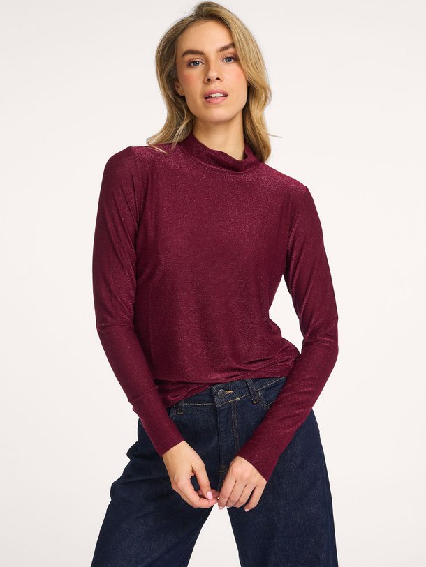 Ontdek de Viscosemix top met lurex van Summum in de kleur bordeauxrood bij Orangebag. Op werkdagen voor 21:45 besteld, morgen in huis.