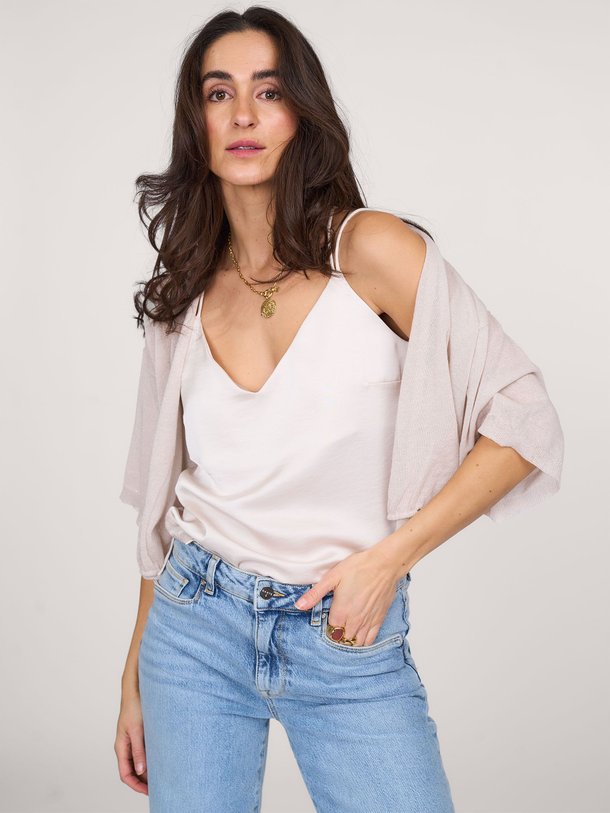 Ontdek de Revel katoenmix lurex vest van Dante 6 in de kleur crème bij Orangebag. Op werkdagen voor 21:45 besteld, morgen in huis.