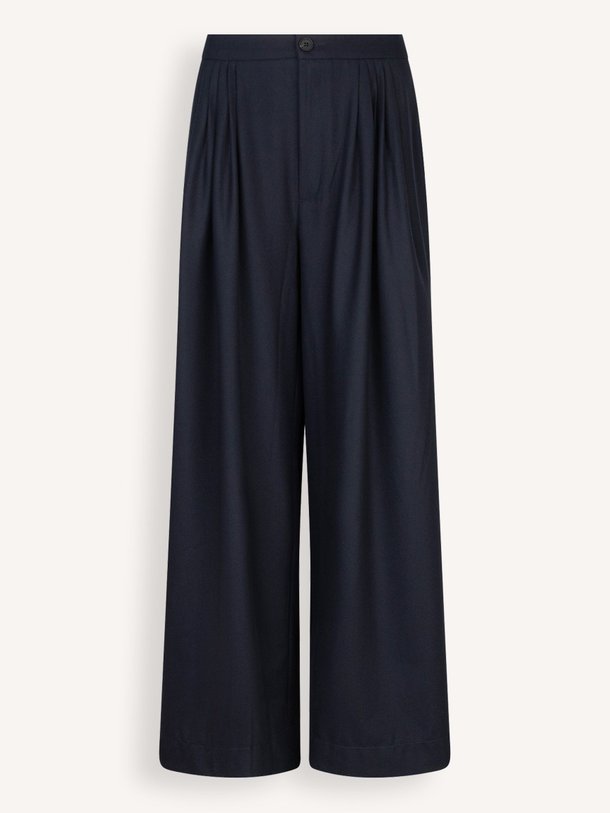 Ontdek de Perce viscosemix wide leg pantalon van Ruby Tuesday in de kleur donkerblauw bij Orangebag. Op werkdagen voor 21:45 besteld, morgen in huis.