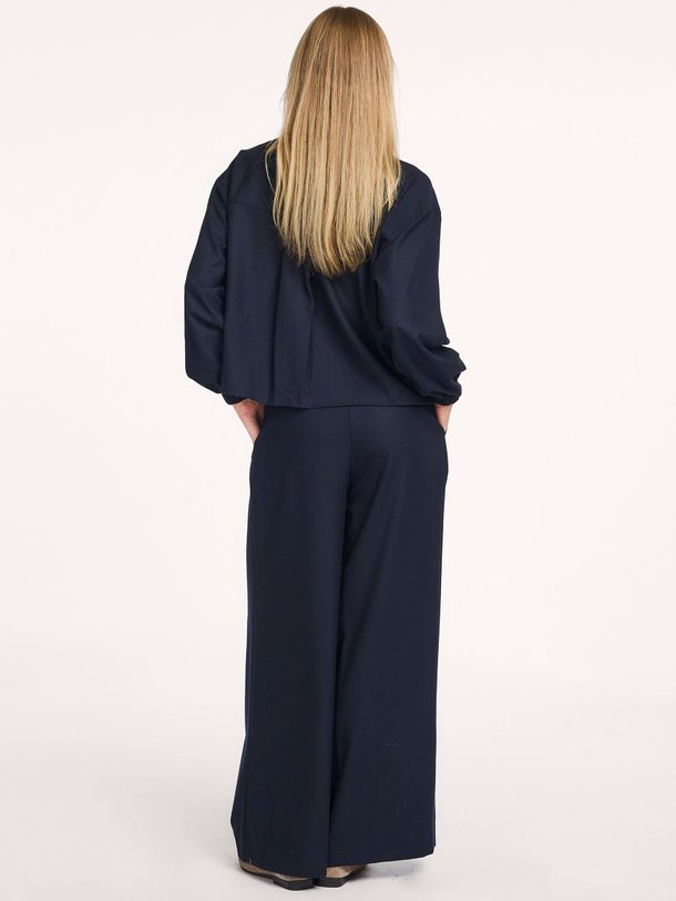 Ontdek de Perce viscosemix wide leg pantalon van Ruby Tuesday in de kleur donkerblauw bij Orangebag. Op werkdagen voor 21:45 besteld, morgen in huis.