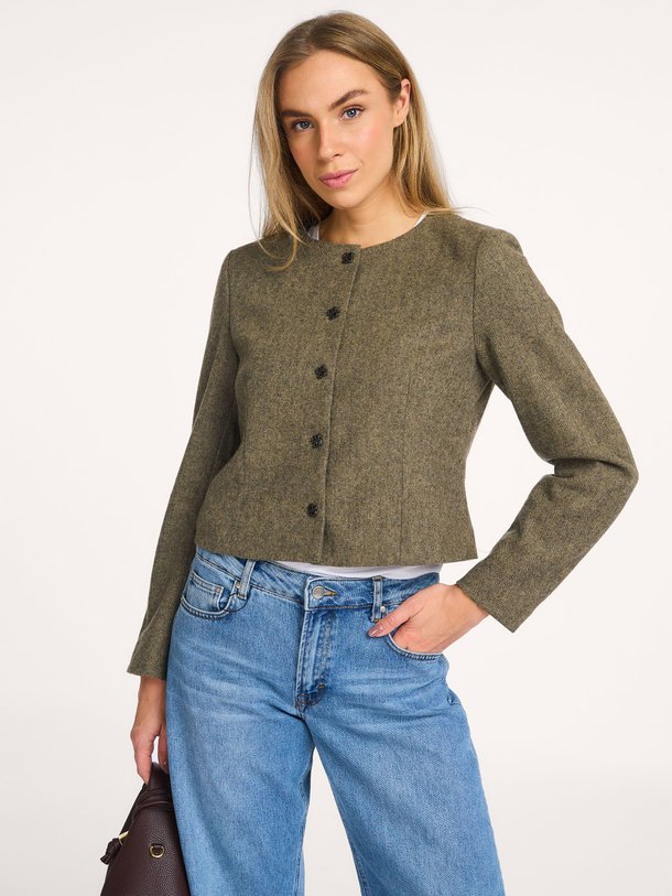 Ontdek de Billa wolmix gemêleerd jasje van My Essential Wardrobe in de kleur groen bij Orangebag. Op werkdagen voor 21:45 besteld, morgen in huis.