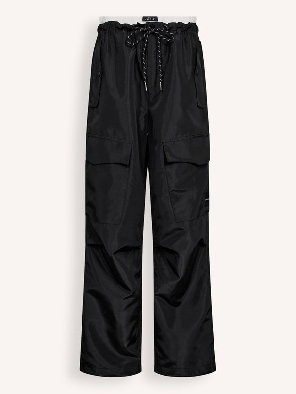 Ontdek de Geweven cargo broek van Haute L'Amitié in de kleur zwart bij Orangebag. Op werkdagen voor 21:45 besteld, morgen in huis.