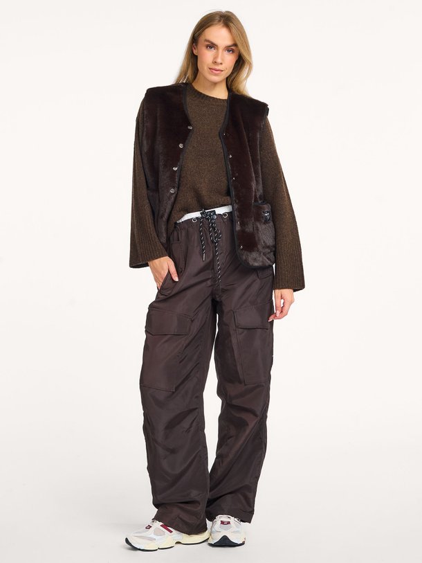 Ontdek de Geweven cargo broek van Haute L'Amitié in de kleur bruin bij Orangebag. Op werkdagen voor 21:45 besteld, morgen in huis.