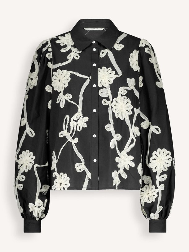 Ontdek de Katoenen blouse met applicaties van Summum in de kleur zwart bij Orangebag. Op werkdagen voor 21:45 besteld, morgen in huis.