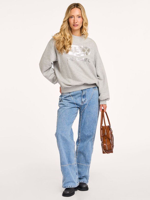 Ontdek de Mid waist straight fit jeans met studs van Alix The Label in de kleur blauw bij Orangebag. Op werkdagen voor 21:45 besteld, morgen in huis.