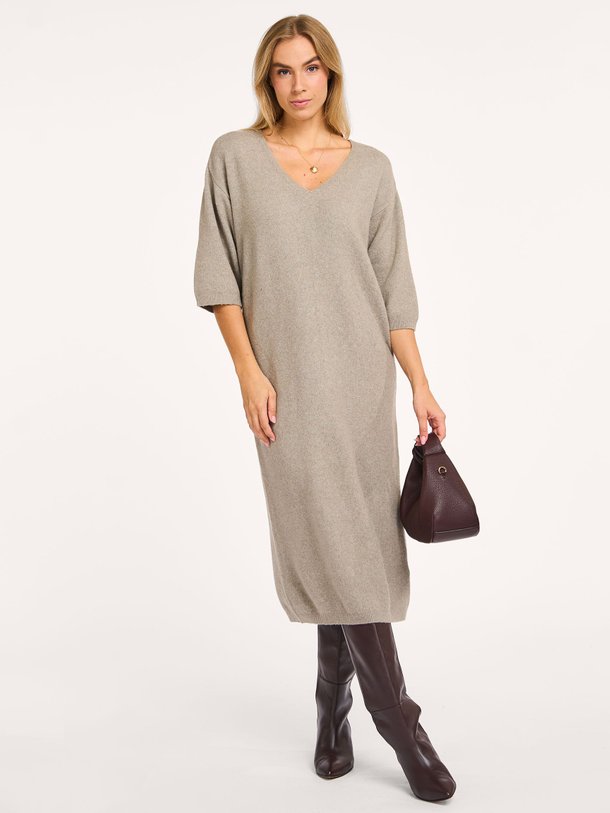 Ontdek de Wolmix gemêleerde jurk van Yaya in de kleur grijs bij Orangebag. Op werkdagen voor 21:45 besteld, morgen in huis.