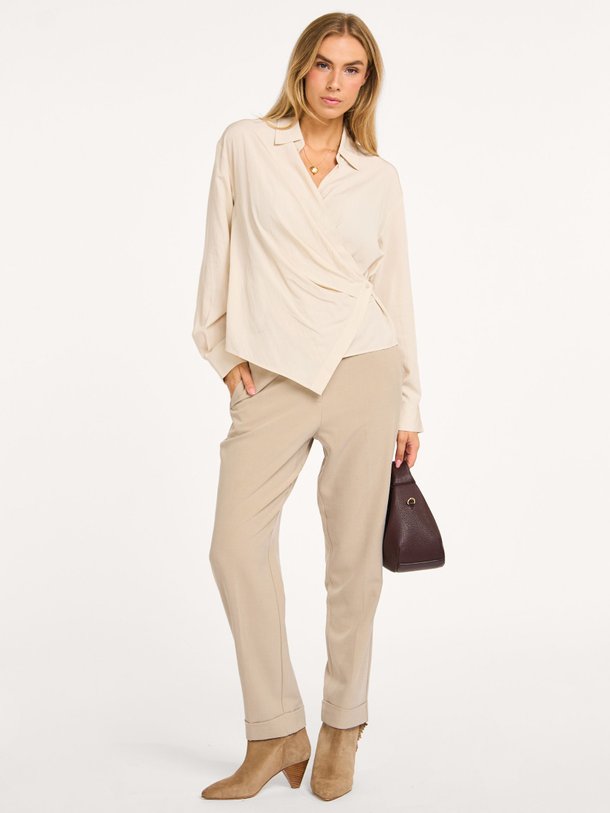 Ontdek de Rayonmix pantalon van Yaya in de kleur zand bij Orangebag. Op werkdagen voor 21:45 besteld, morgen in huis.