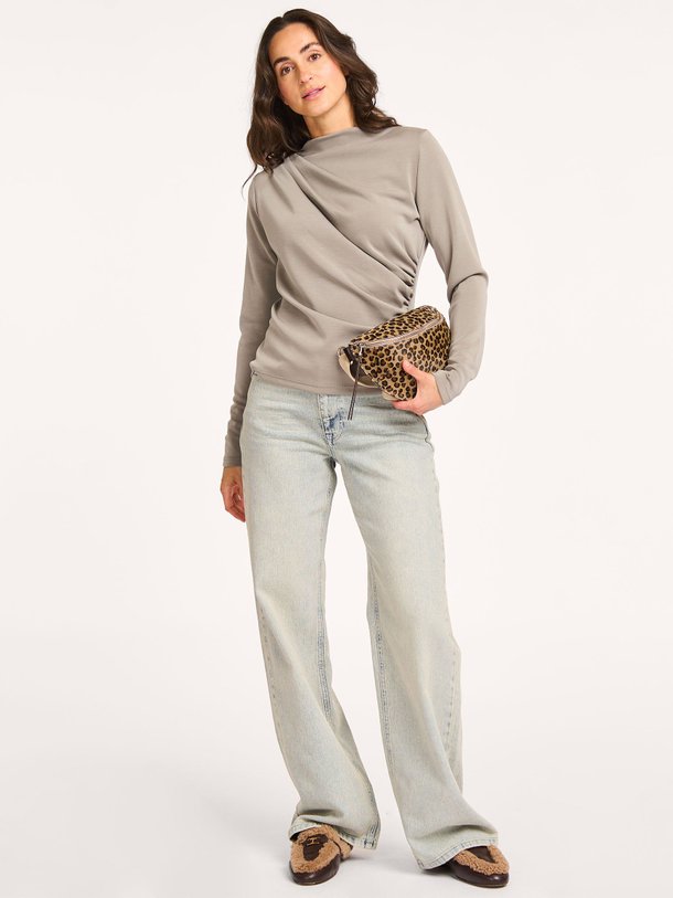 Ontdek de The louis high waist wide leg jeans van My Essential Wardrobe in de kleur lichtblauw bij Orangebag. Op werkdagen voor 21:45 besteld, morgen in huis.