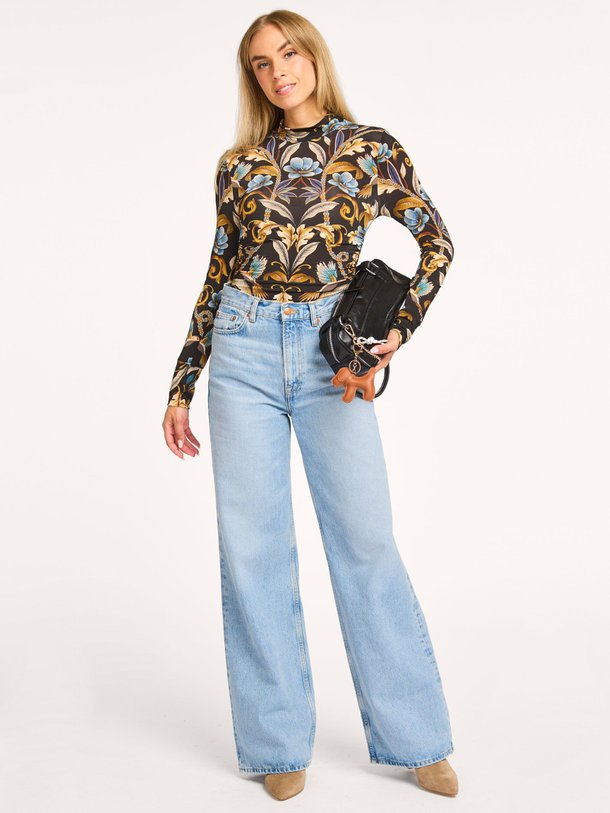 Ontdek de Viscosemix top met dessin van Farm Rio in de kleur zwart bij Orangebag. Op werkdagen voor 21:45 besteld, morgen in huis.