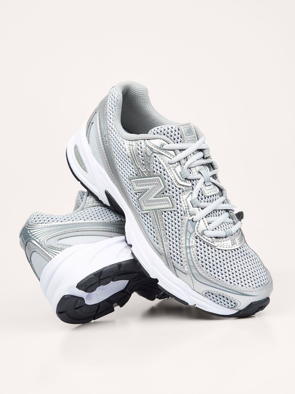 Ontdek de U740V2, lederen sneakers met mesh van New Balance bij Orangebag. Op werkdagen voor 21:45 besteld, morgen in huis.