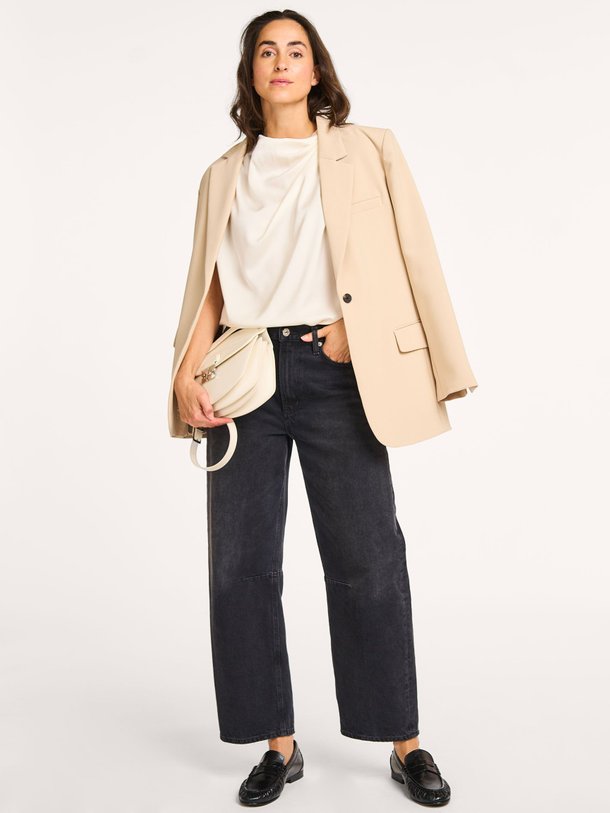 Ontdek de Pietro geweven top van Modstrom in de kleur crème bij Orangebag. Op werkdagen voor 21:45 besteld, morgen in huis.