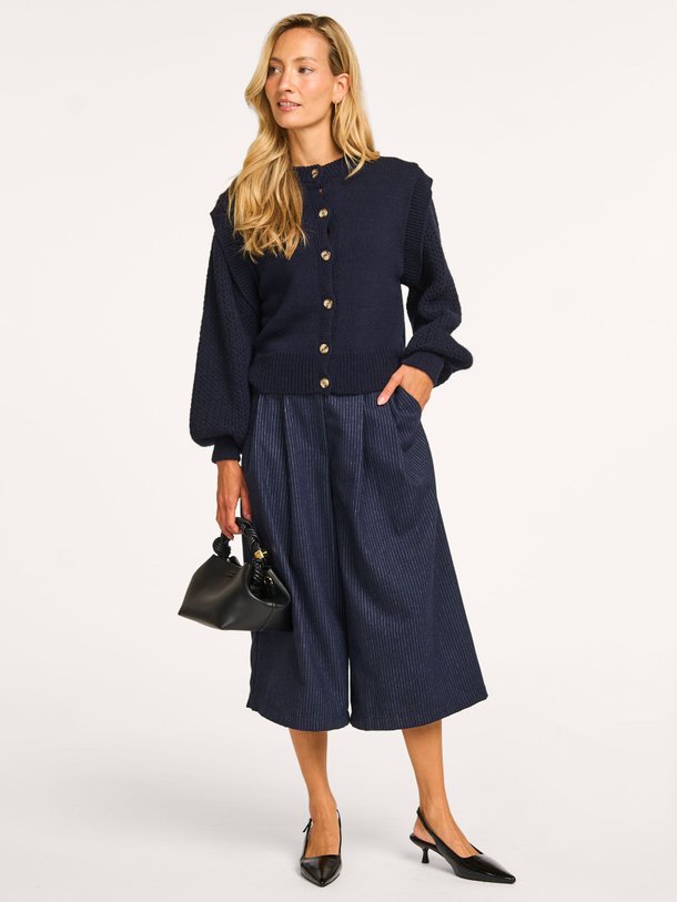 Ontdek de Exara alpacamix vest van La Fee Maraboutee in de kleur donkerblauw bij Orangebag. Op werkdagen voor 21:45 besteld, morgen in huis.