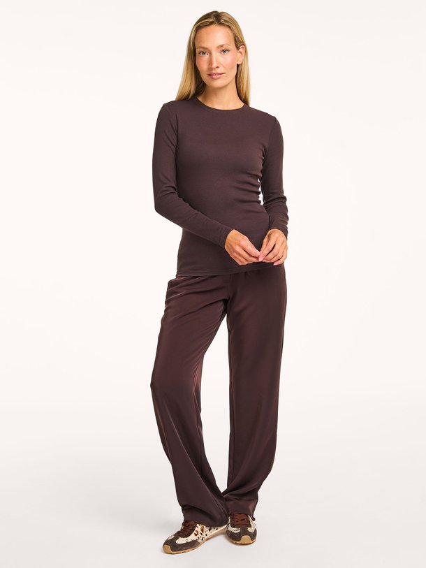 Ontdek de Hoys geweven wide leg broek van Samsoe Samsoe in de kleur donkerbruin bij Orangebag. Op werkdagen voor 21:45 besteld, morgen in huis.