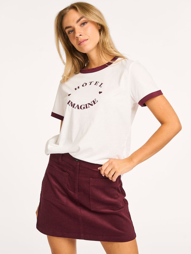 Ontdek de Katoenen T-shirt met print van Sofie Schnoor in de kleur wit bij Orangebag. Op werkdagen voor 21:45 besteld, morgen in huis.