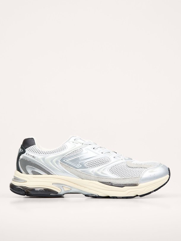 Ontdek de Evolution Saturn mesh sneakers van Etonic in de kleur zilverkleur bij Orangebag. Op werkdagen voor 21:45 besteld, morgen in huis.