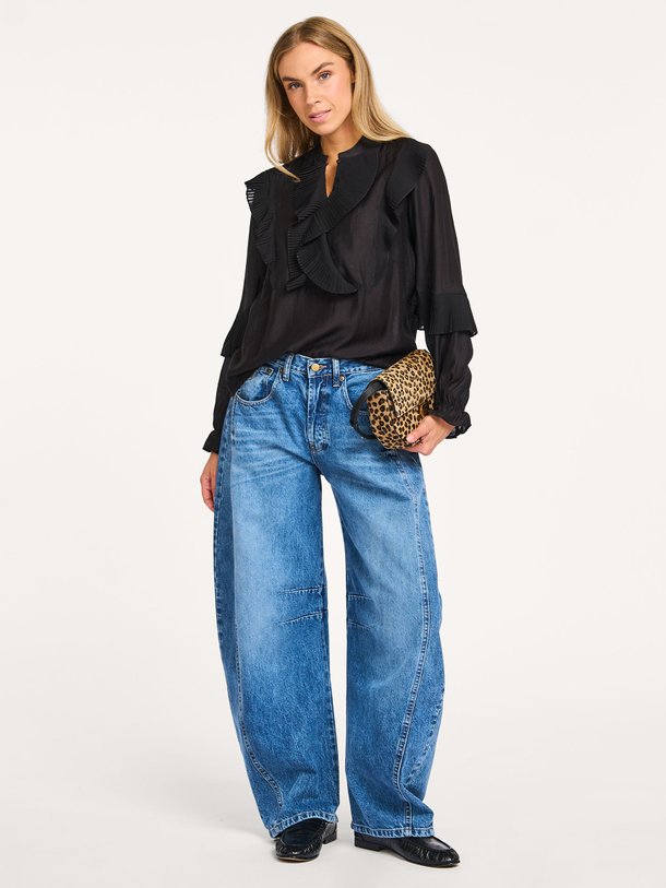 Ontdek de Phung viscosemix top van Modstrom in de kleur zwart bij Orangebag. Op werkdagen voor 21:45 besteld, morgen in huis.