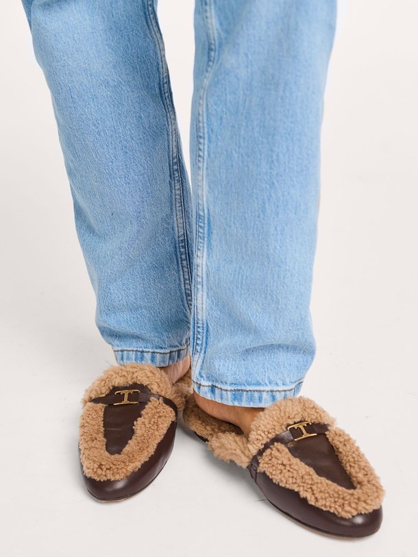 Ontdek de Daphne lederen shearling loafers van Toral in de kleur donkerbruin bij Orangebag. Op werkdagen voor 21:45 besteld, morgen in huis.