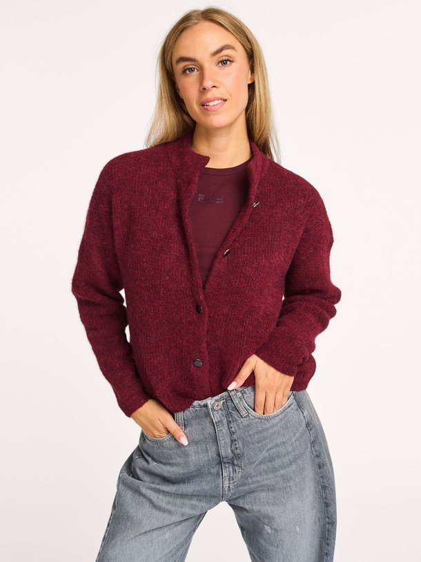 Ontdek de Alpha alpacamix gemêleerd vest van Gestuz in de kleur bordeauxrood bij Orangebag. Op werkdagen voor 21:45 besteld, morgen in huis.