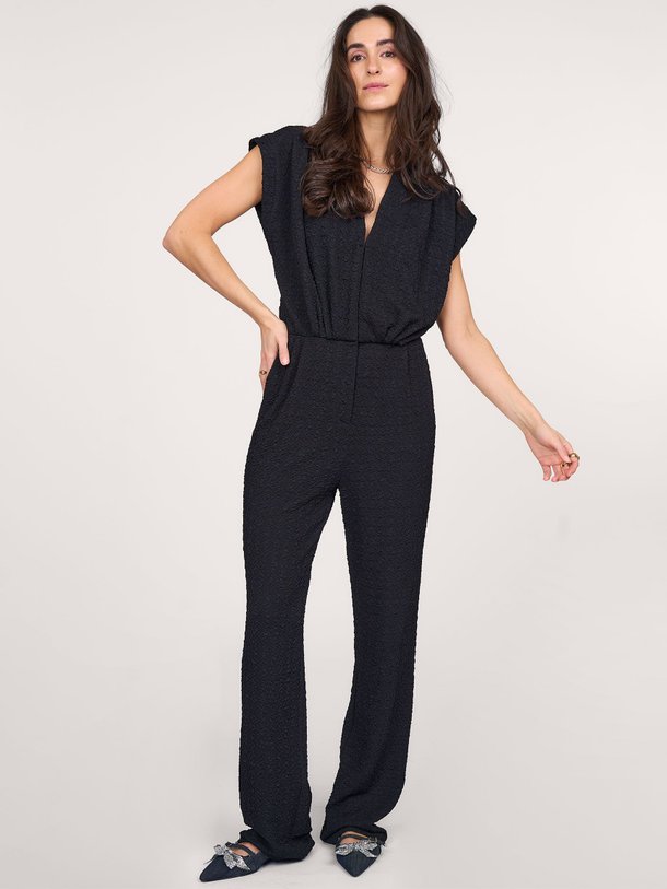 Ontdek de Oyana jersey jumpsuit met structuur van Dante 6 in de kleur zwart bij Orangebag. Op werkdagen voor 21:45 besteld, morgen in huis.