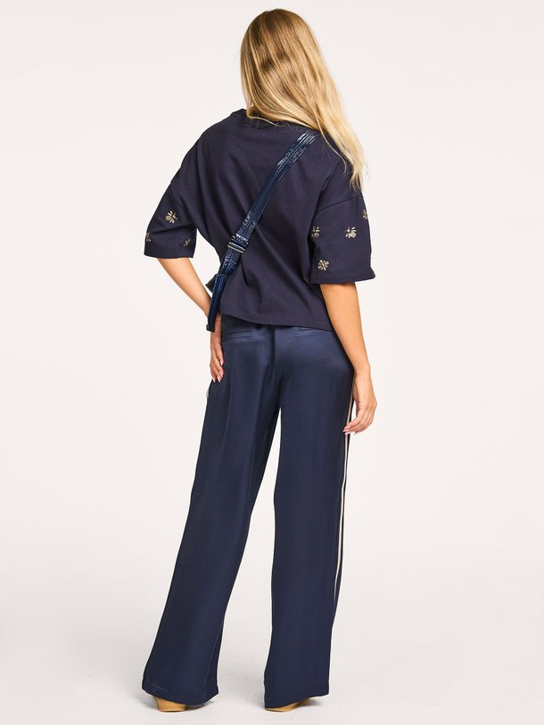 Ontdek de Katoenmix T-shirt met applicaties van Summum in de kleur donkerblauw bij Orangebag. Op werkdagen voor 21:45 besteld, morgen in huis.