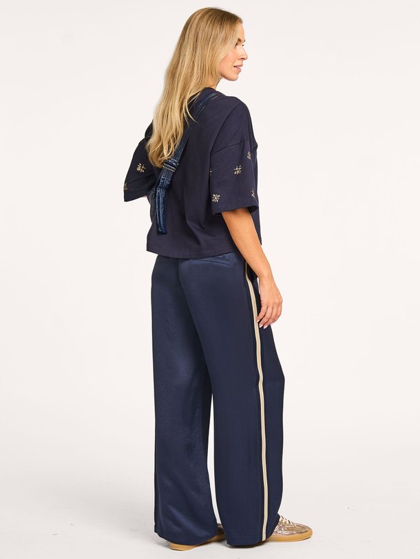 Ontdek de Katoenmix T-shirt met applicaties van Summum in de kleur donkerblauw bij Orangebag. Op werkdagen voor 21:45 besteld, morgen in huis.