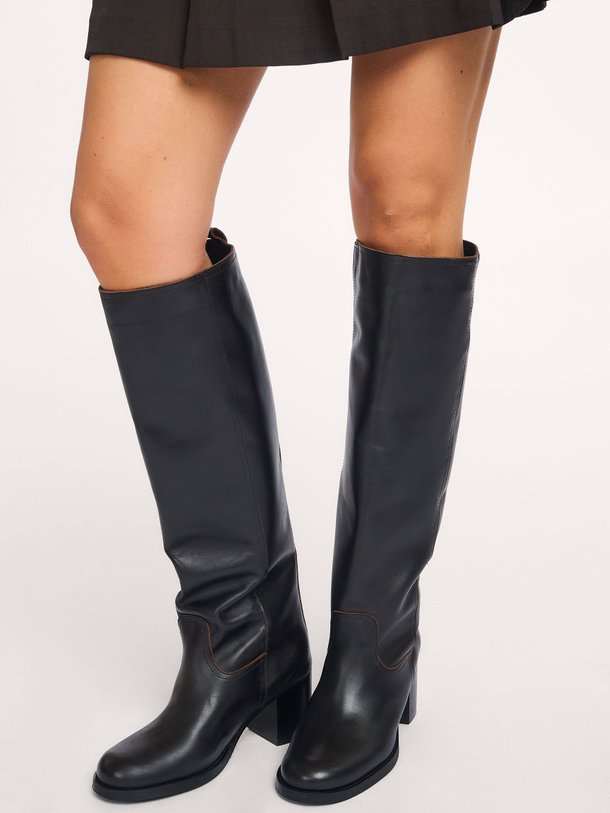 Ontdek de Alta lederen hoge laarzen van Posa in de kleur zwart bij Orangebag. Op werkdagen voor 21:45 besteld, morgen in huis.