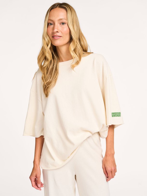 Ontdek de Ykobow katoenen T-shirt van American Vintage in de kleur crème bij Orangebag. Op werkdagen voor 21:45 besteld, morgen in huis.