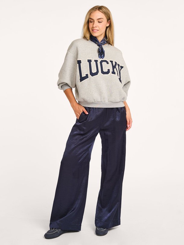 Ontdek de Benji viscosemix metallic wide leg broek van By-Bar in de kleur donkerblauw bij Orangebag. Op werkdagen voor 21:45 besteld, morgen in huis.