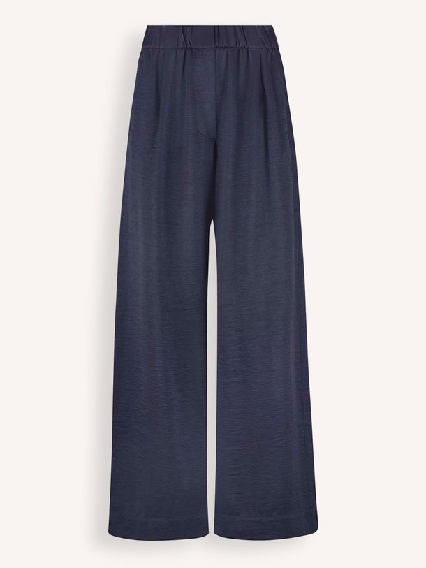 Ontdek de Benji viscosemix metallic wide leg broek van By-Bar in de kleur donkerblauw bij Orangebag. Op werkdagen voor 21:45 besteld, morgen in huis.
