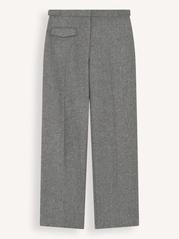 Ontdek de Thalia wolmix pantalon van DAY Birger et Mikkelsen in de kleur grijs bij Orangebag. Op werkdagen voor 21:45 besteld, morgen in huis.