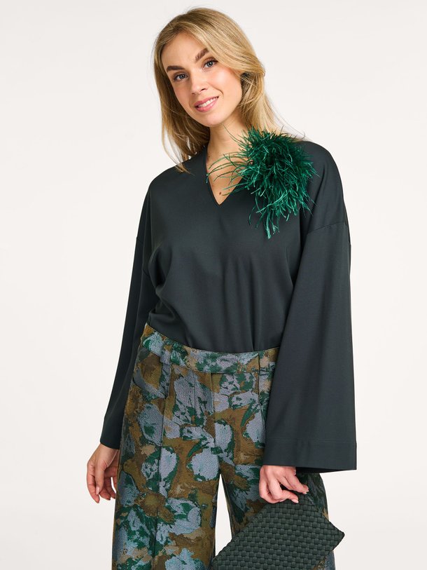 Ontdek de Gerda viscosemix top van Nathalie Vleeschouwer in de kleur donkergroen bij Orangebag. Op werkdagen voor 21:45 besteld, morgen in huis.