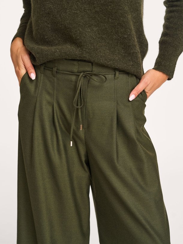 Ontdek de Viscosemix broek van La Fee Maraboutee in de kleur kaki bij Orangebag. Op werkdagen voor 21:45 besteld, morgen in huis.