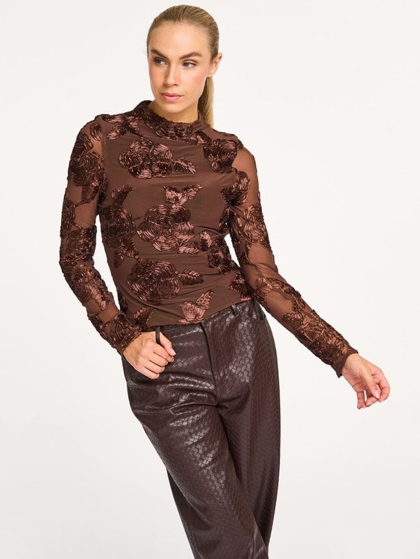 Ontdek de Zala geweven mesh top met dessin van Rotate Birger Christensen in de kleur donkerbruin bij Orangebag. Op werkdagen voor 21:45 besteld, morgen in huis.