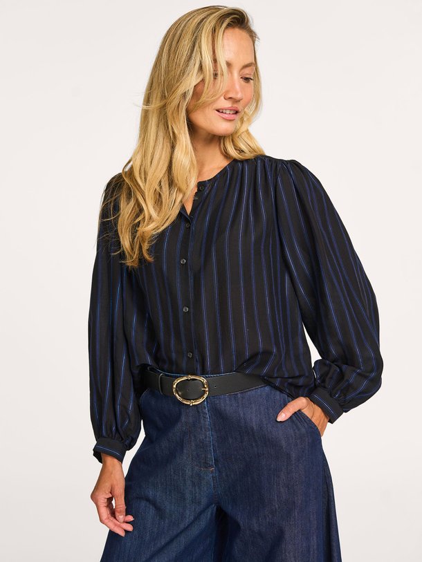 Ontdek de Rilana lyocellmix blouse met dessin van La Fee Maraboutee in de kleur zwart bij Orangebag. Op werkdagen voor 21:45 besteld, morgen in huis.