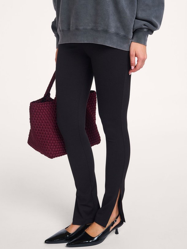 Ontdek de Kylie viscosemix broek van Anine Bing in de kleur zwart bij Orangebag. Op werkdagen voor 21:45 besteld, morgen in huis.