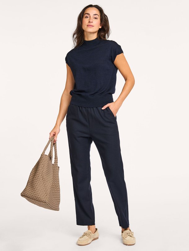 Ontdek de Wollen top van No Man's Land in de kleur donkerblauw bij Orangebag. Op werkdagen voor 21:45 besteld, morgen in huis.