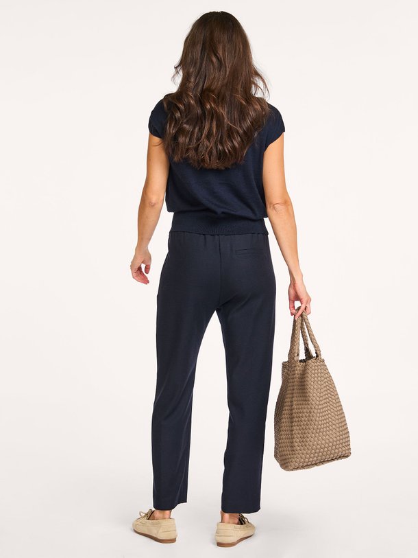 Ontdek de Wollen top van No Man's Land in de kleur donkerblauw bij Orangebag. Op werkdagen voor 21:45 besteld, morgen in huis.