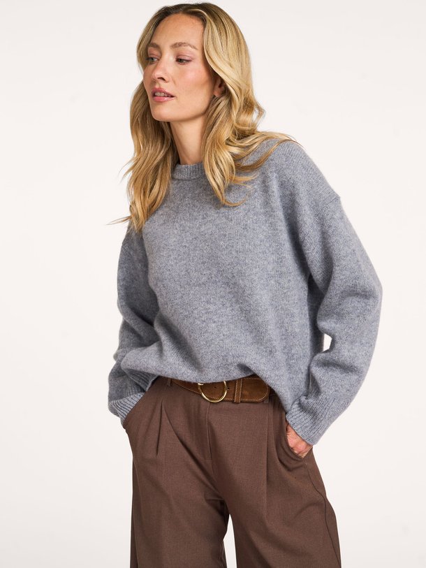 Ontdek de Persan wollen gemêleerde trui van Suncoo in de kleur grijs bij Orangebag. Op werkdagen voor 21:45 besteld, morgen in huis.